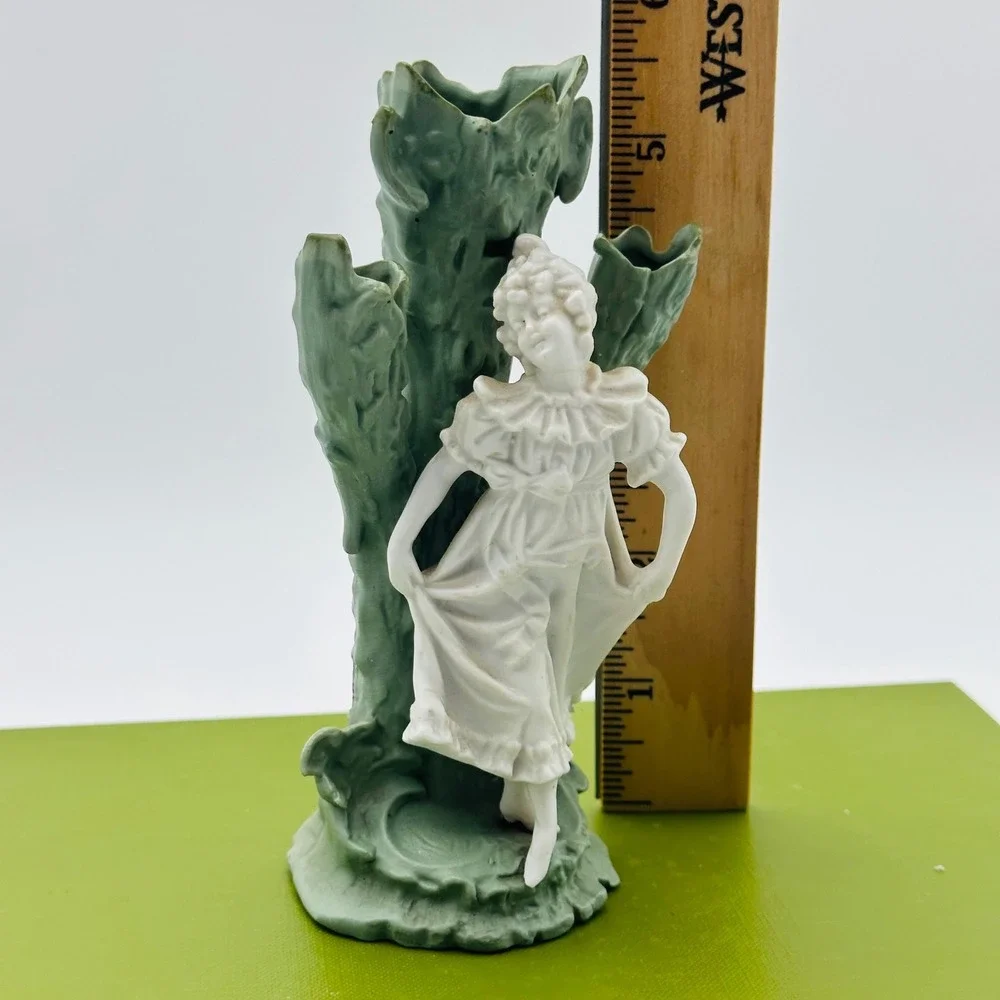 Vtg Bisque Porcelain Lady Figurine Green Tree Triple Bud Vase Jasperware Look‎